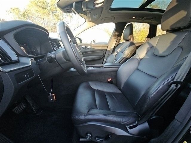 Used 2023 Volvo XC60 B5 Core FWD image 3