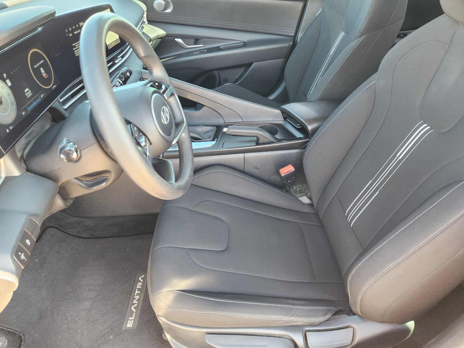 Used 2024 Hyundai Elantra SEL image 15