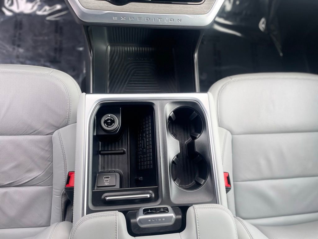 Used 2025 Ford Expedition Platinum image 14