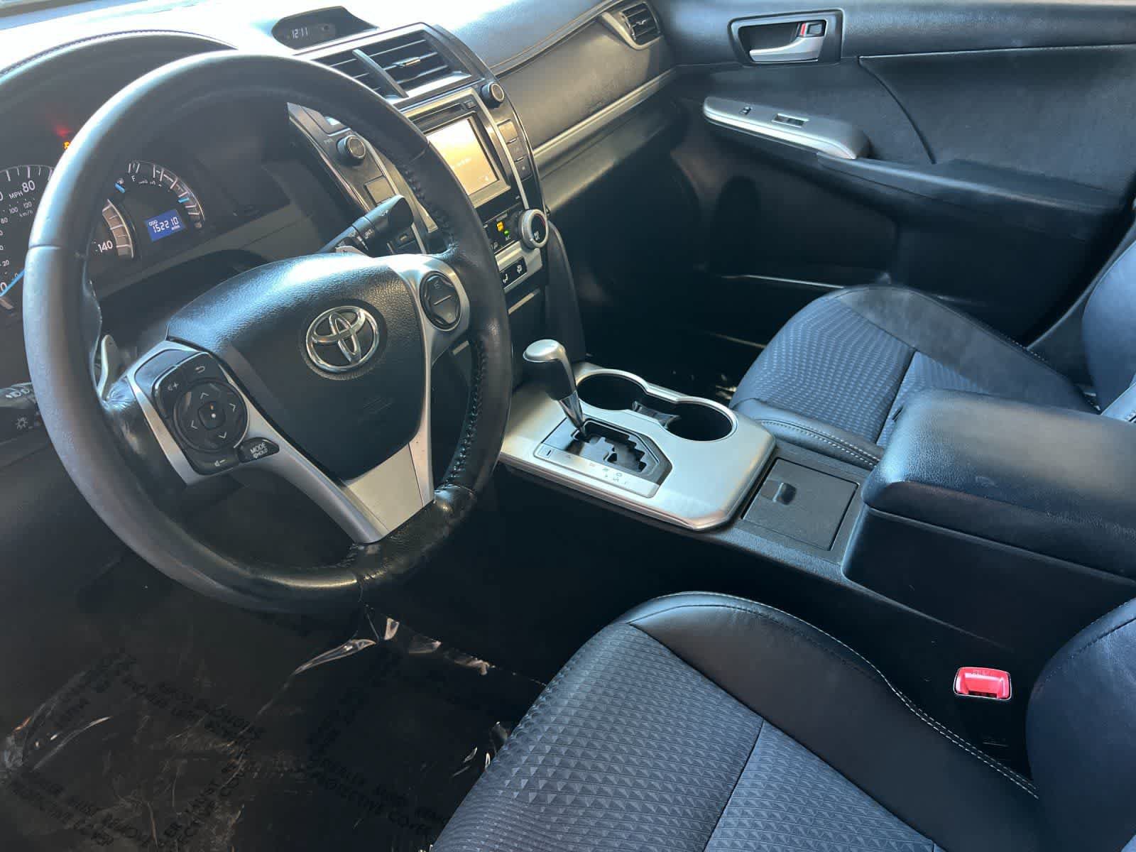 Used 2013 Toyota Camry SE FWD image 12