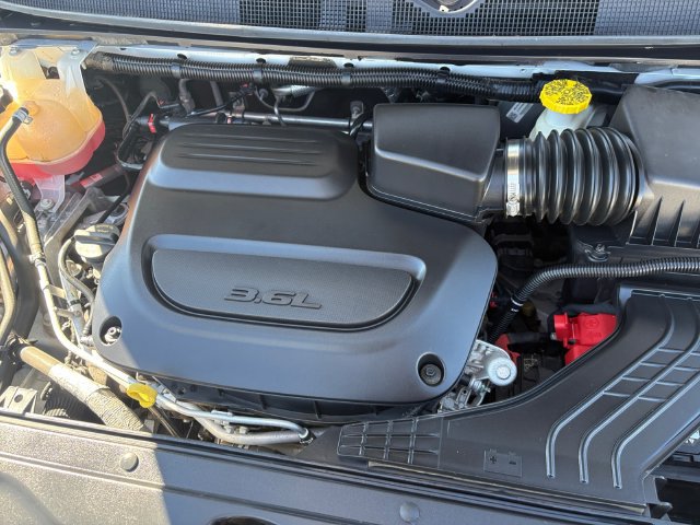 Used 2023 Chrysler Voyager LX FWD image 9