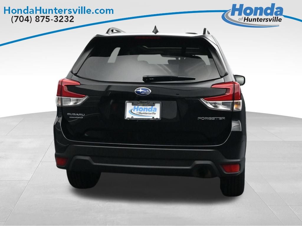 Used 2024 Subaru Forester Premium AWD/4WD image 2