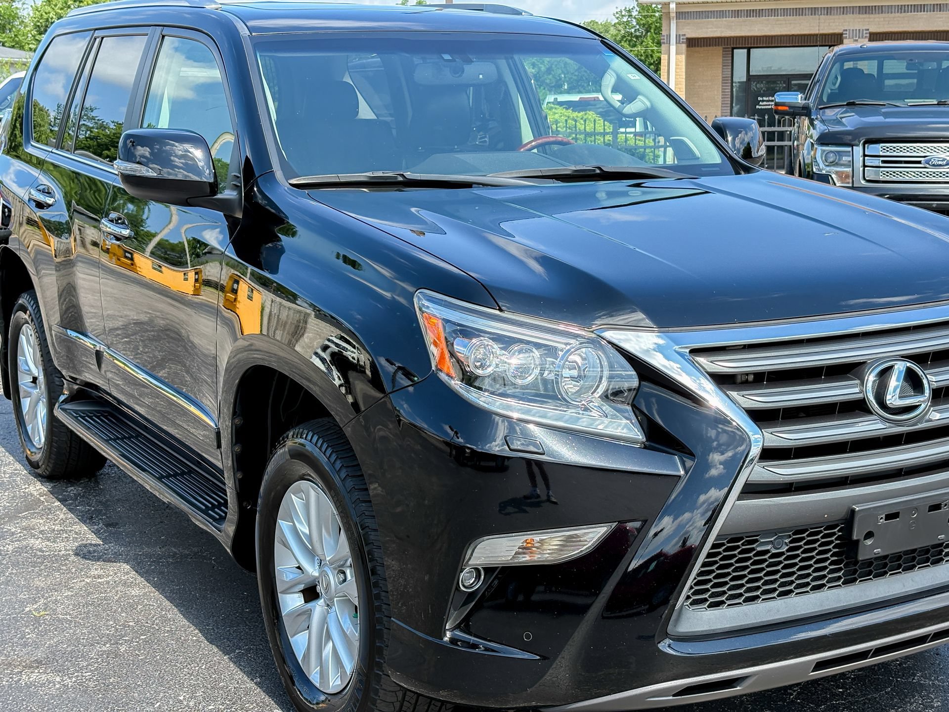 Used 2016 Lexus GX 460 w/ Premium Package AWD/4WD image 3
