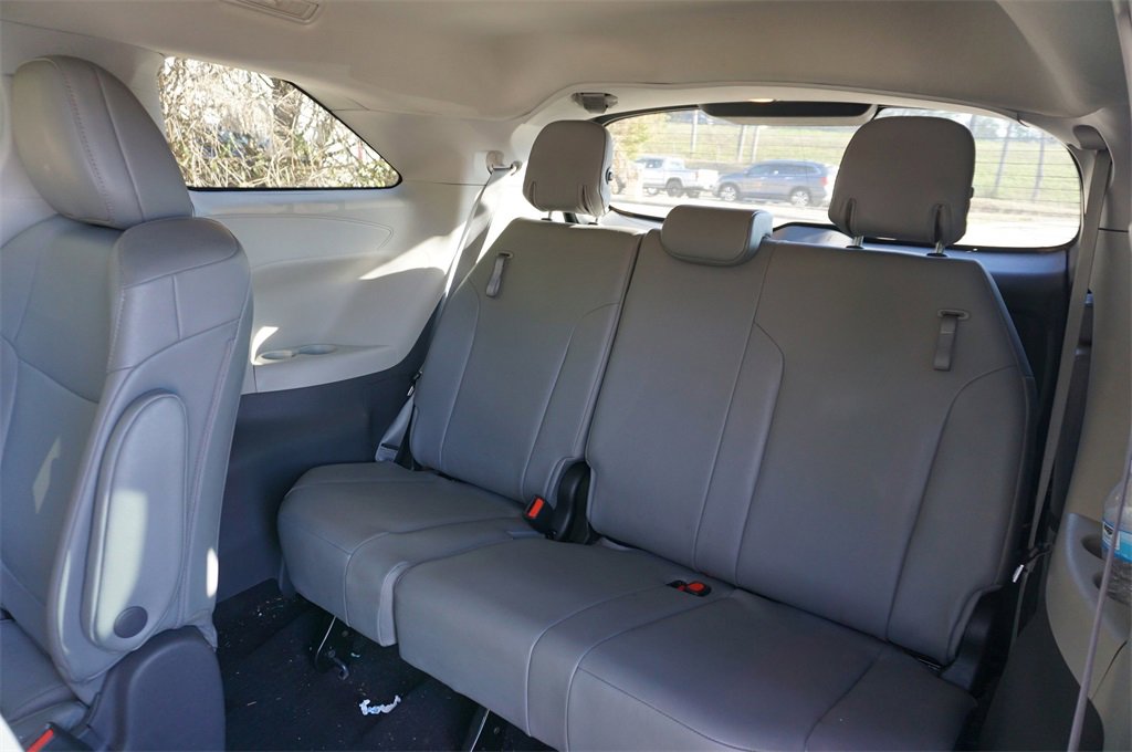 Used 2021 Toyota Sienna XLE image 17