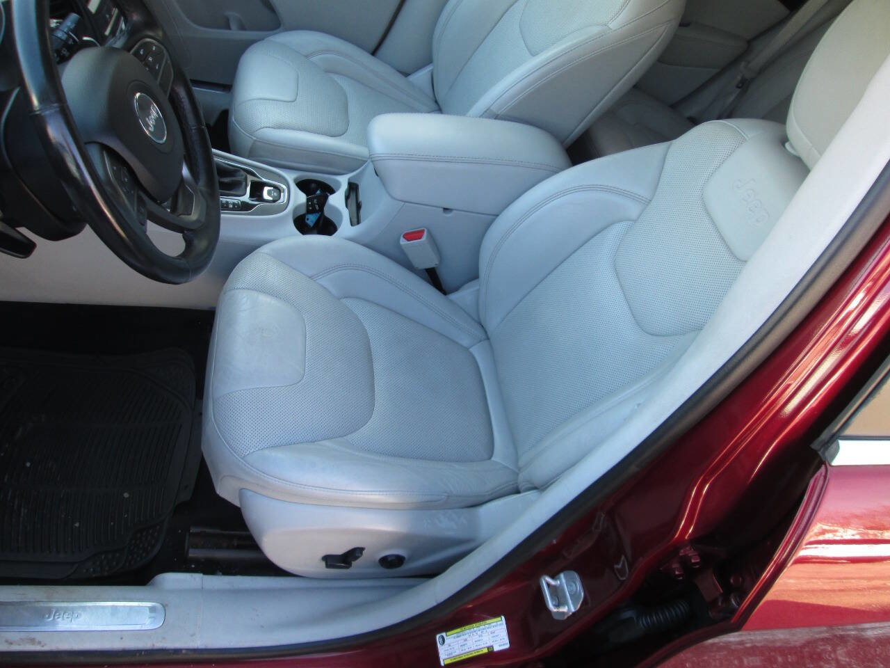 Used 2019 Jeep Cherokee Limited image 15