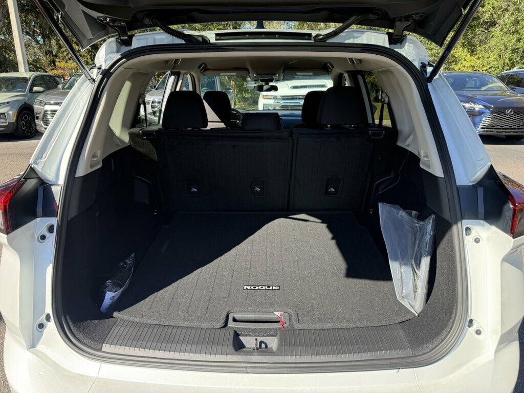 Used 2025 Nissan Rogue S FWD image 8