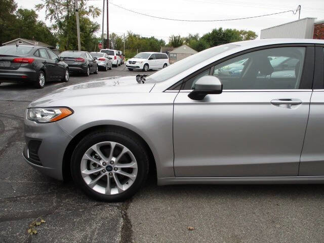 Used 2020 Ford Fusion SE image 4