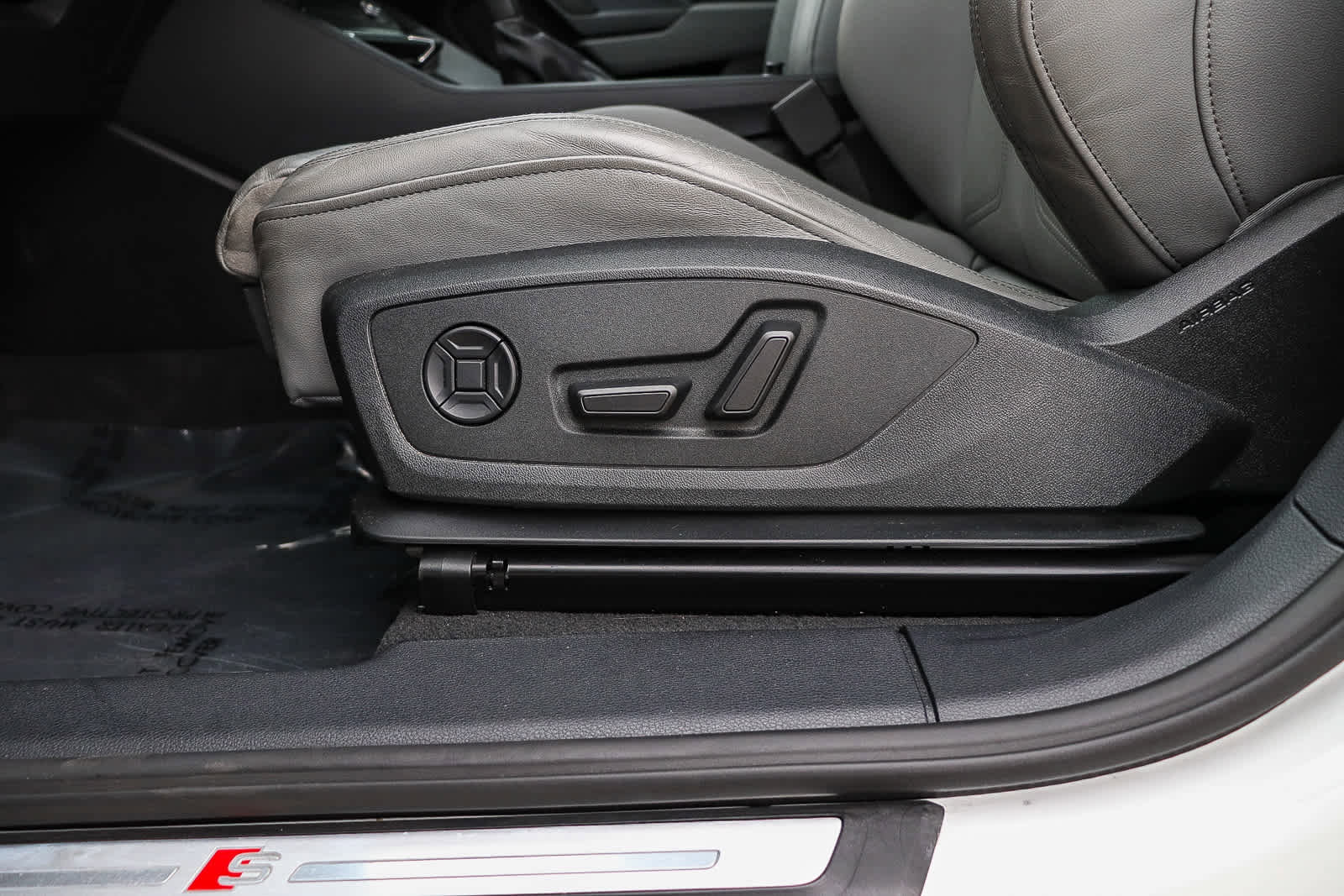 New 2023 Audi Q3 2.0T Premium w/ Black Optic Sport Package image 27