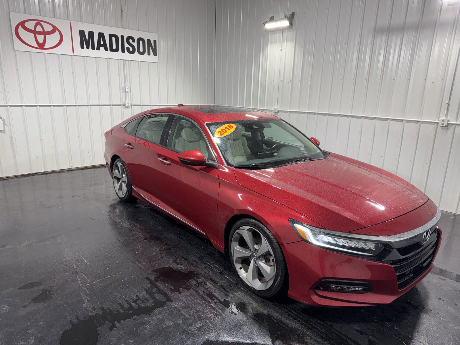 Used 2018 Honda Accord Touring image 4