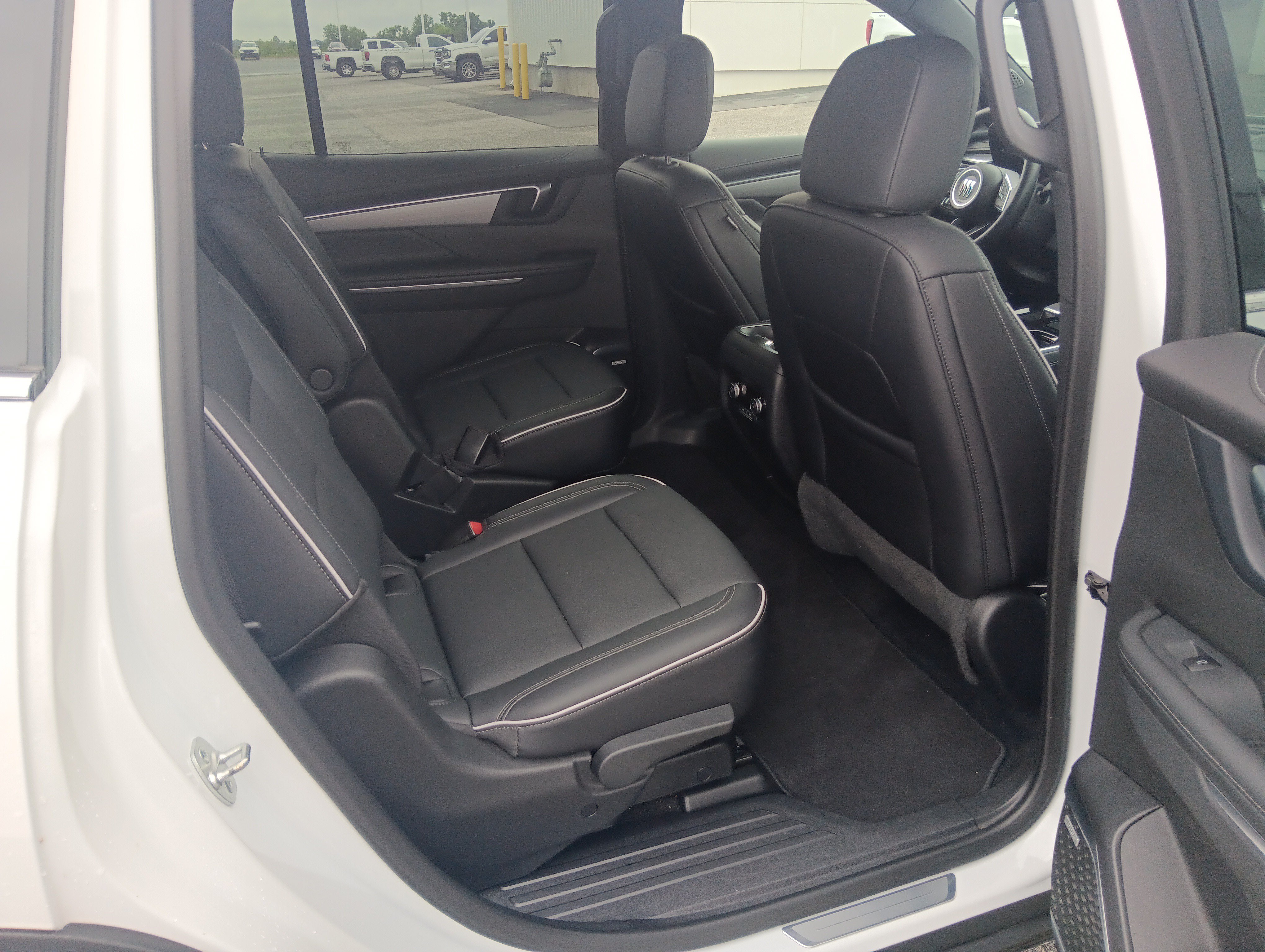 Used 2025 Buick Enclave Preferred FWD image 18