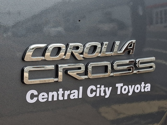 Used 2022 Toyota Corolla Cross XLE FWD image 29