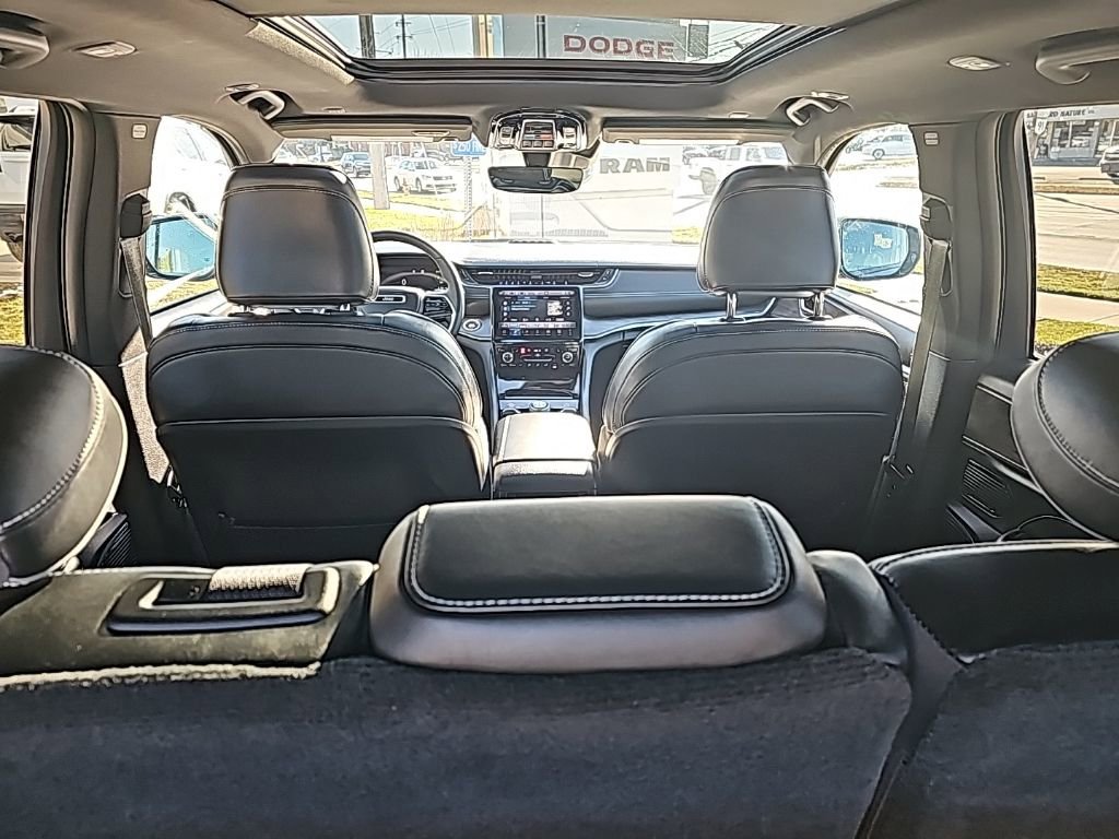 Used 2024 Jeep Grand Cherokee Overland image 5