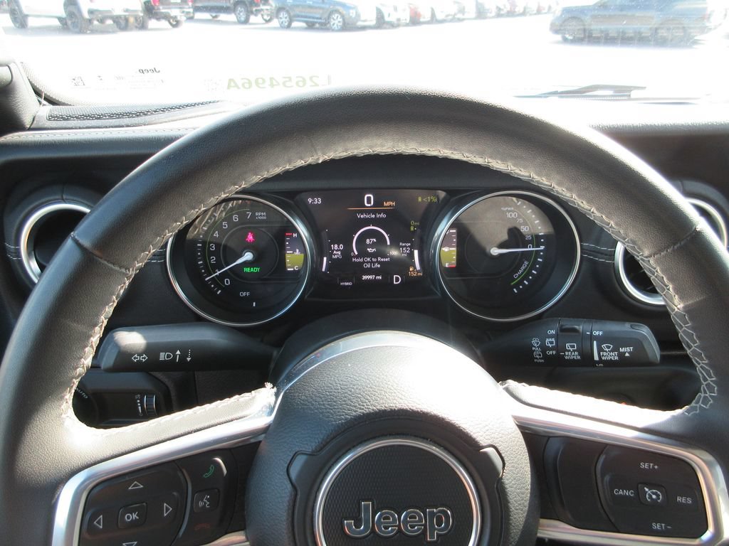 Used 2023 Jeep Wrangler Unlimited Sahara AWD/4WD image 26