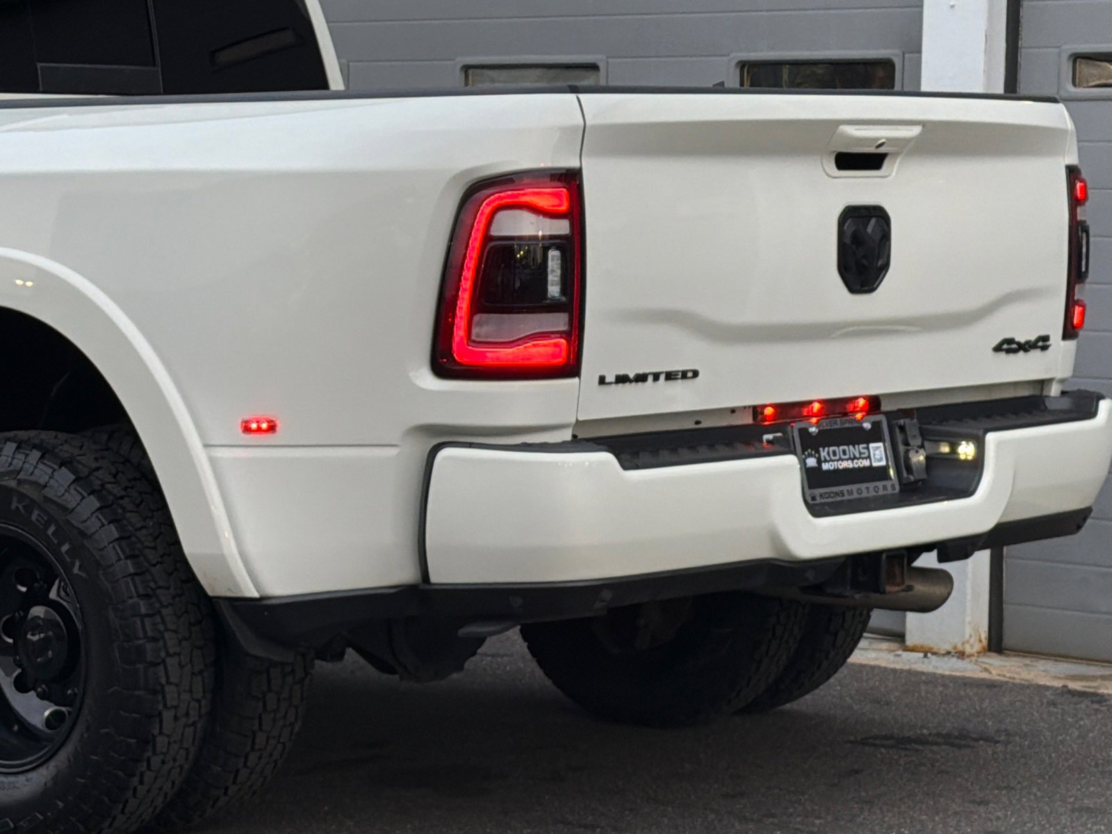 Used 2024 RAM 3500 Limited image 8