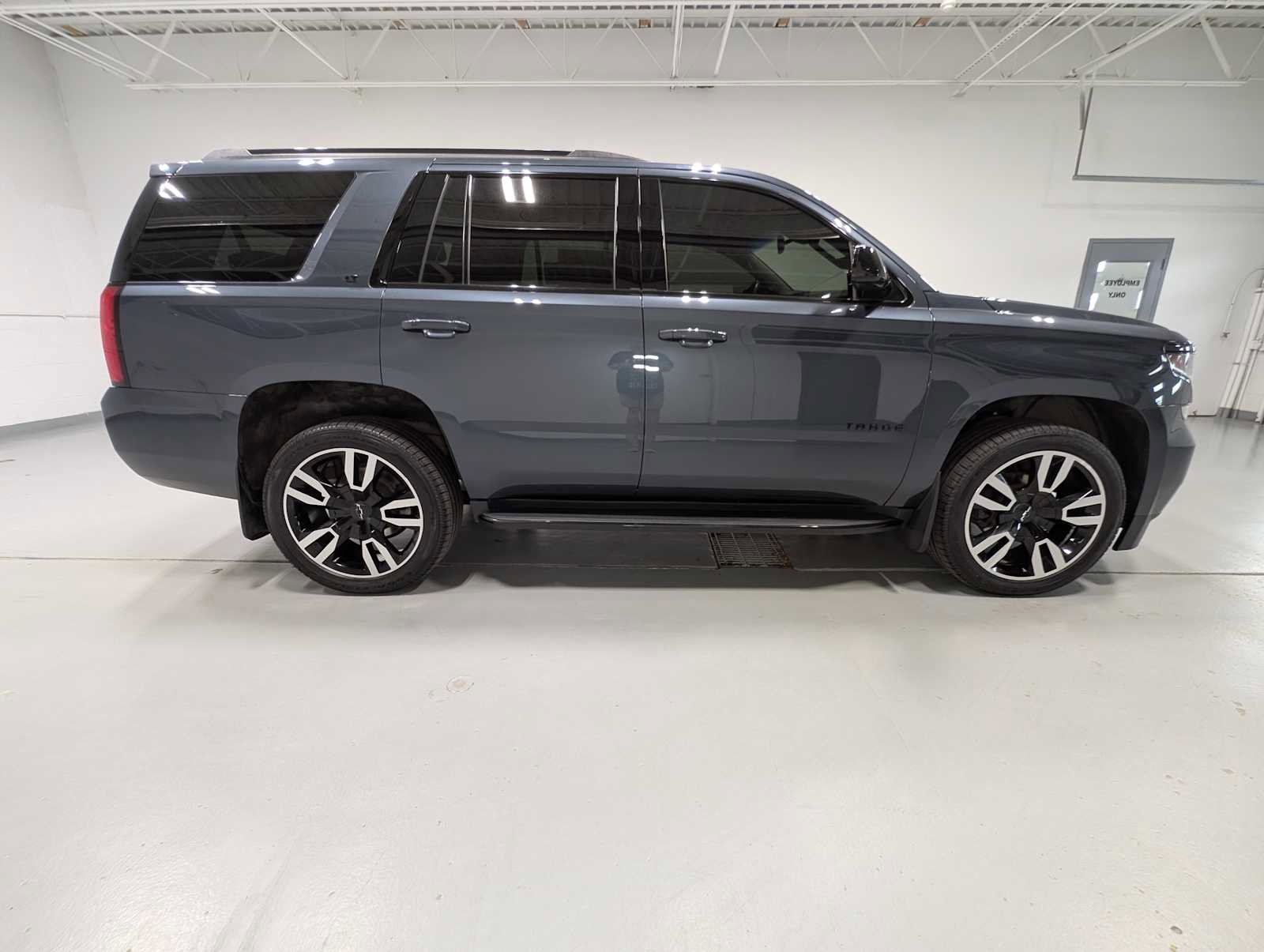 Used 2019 Chevrolet Tahoe LT w/ RST Edition AWD/4WD image 7