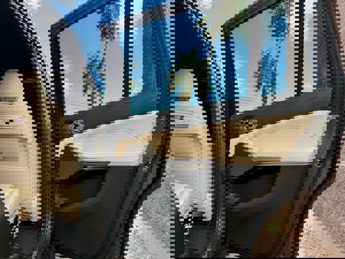 Used 2021 BMW X7 xDrive40i w/ Executive Package image 37