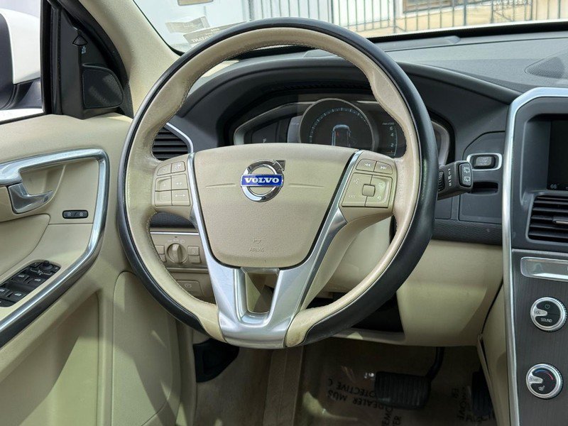 Used 2016 Volvo XC60 T5 Platinum FWD image 13