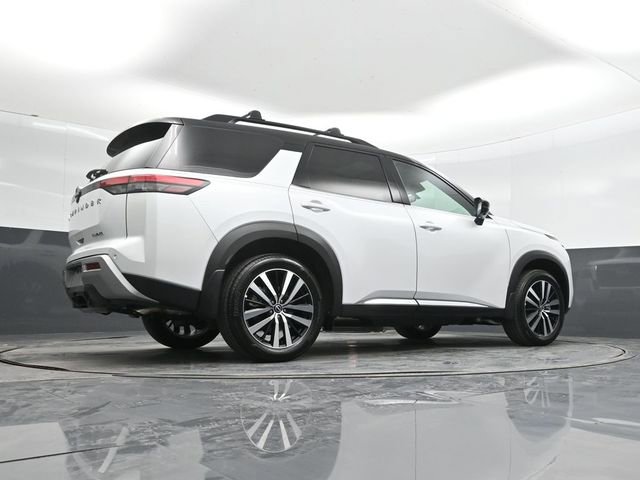 Used 2025 Nissan Pathfinder Platinum image 44