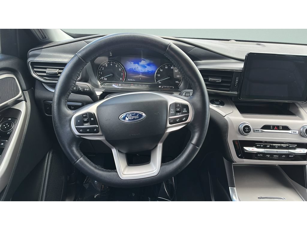Used 2024 Ford Explorer XLT w/ Equipment Group 202A AWD/4WD image 13