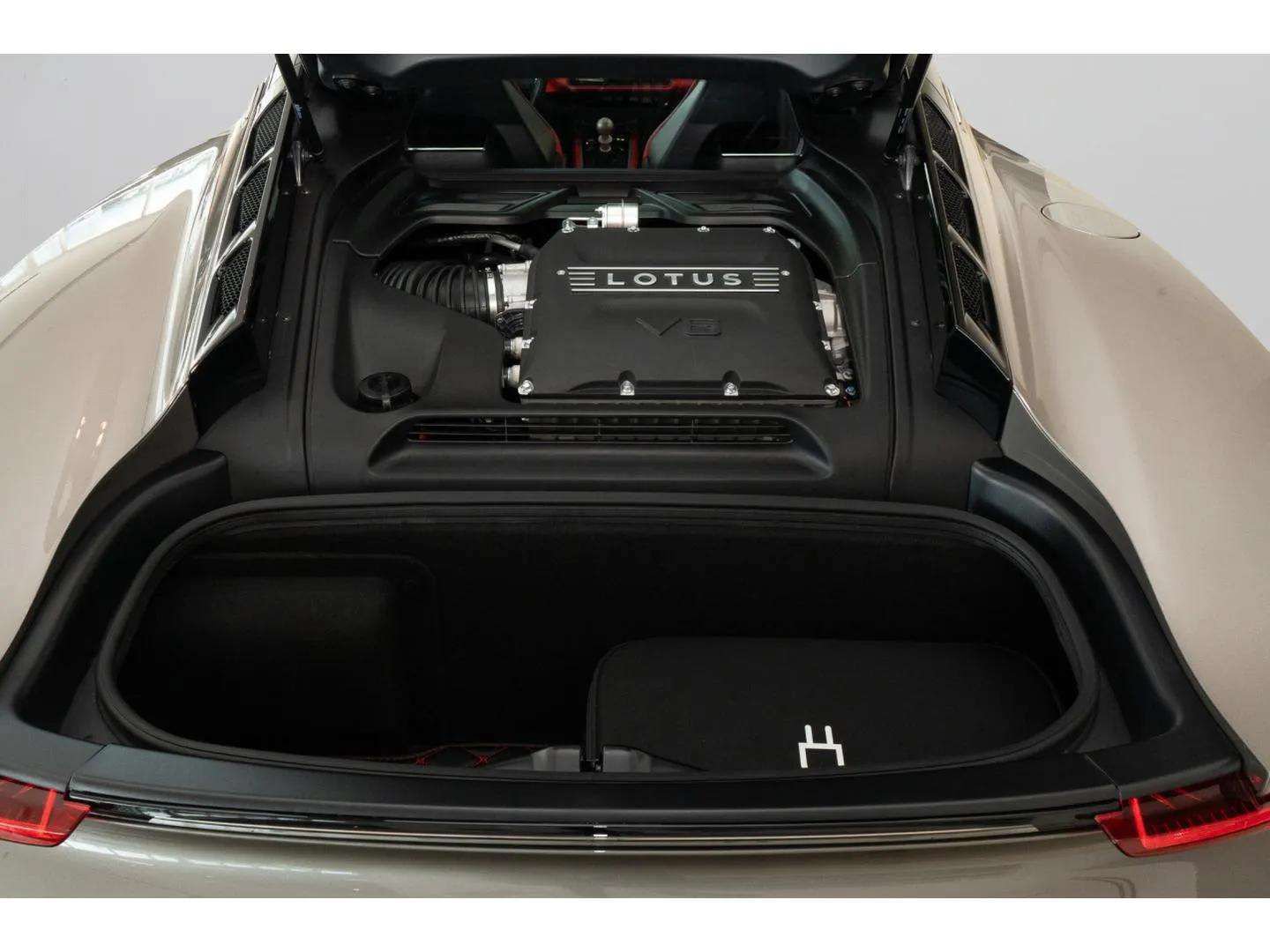 Used 2025 Lotus Emira RWD image 33