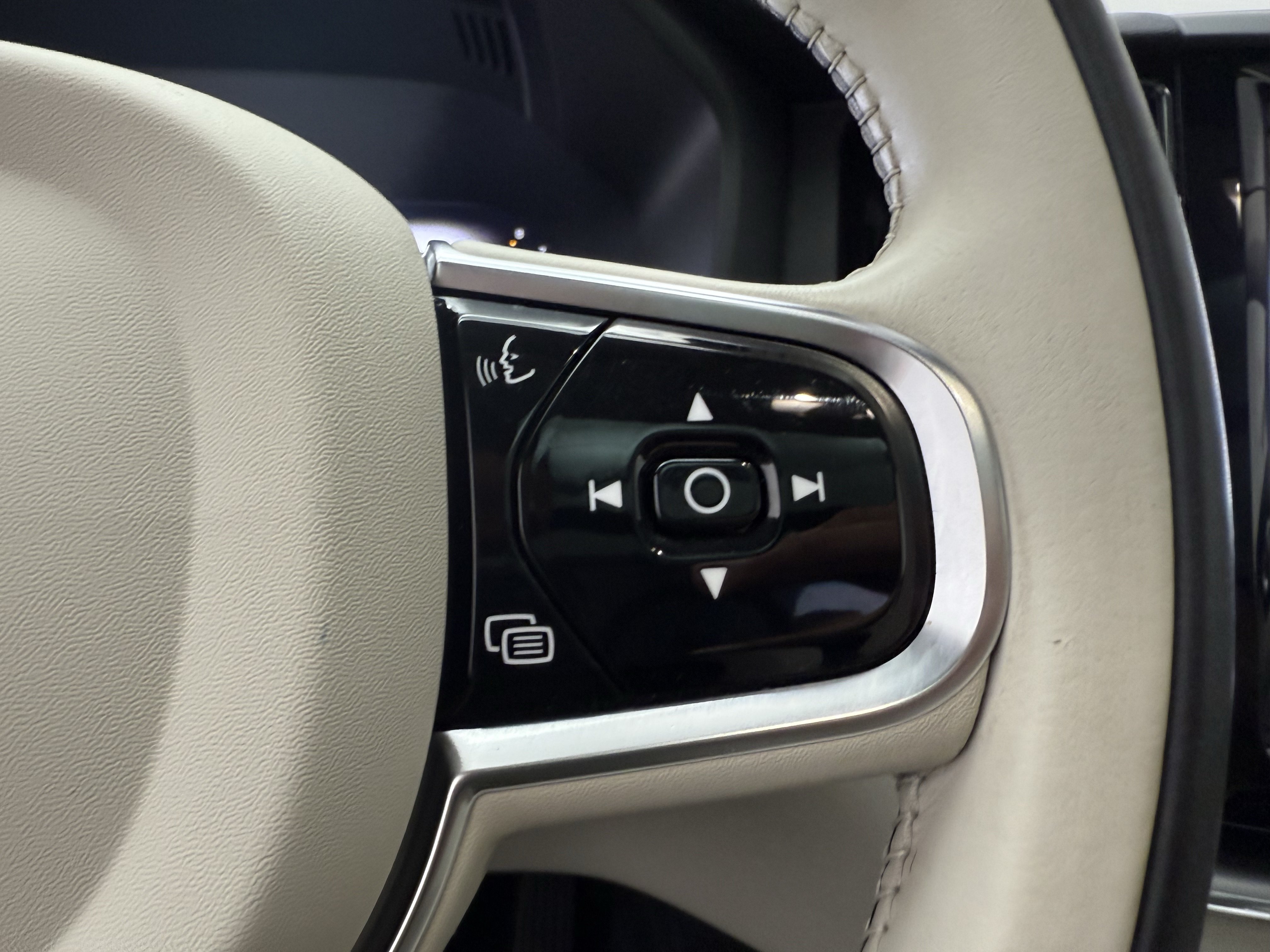 Certified 2024 Volvo XC60 B5 Core w/ Protection Package Premier AWD/4WD image 18