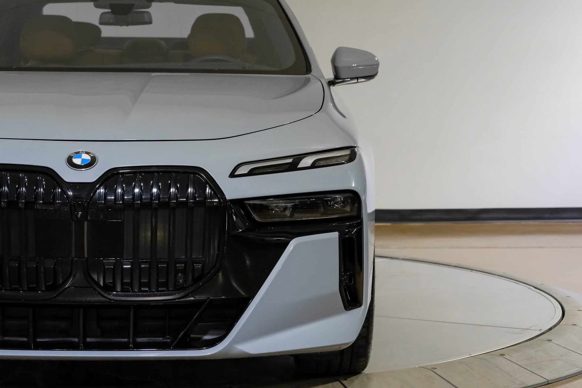 Used 2023 BMW 740i image 49