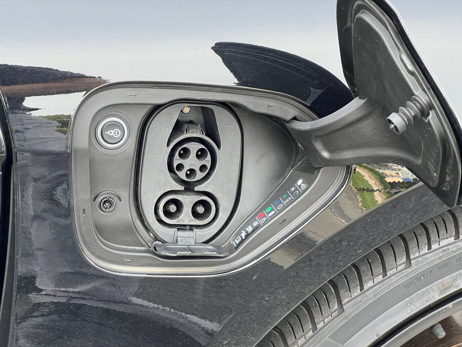 Used 2023 Porsche Taycan GTS AWD/4WD image 32