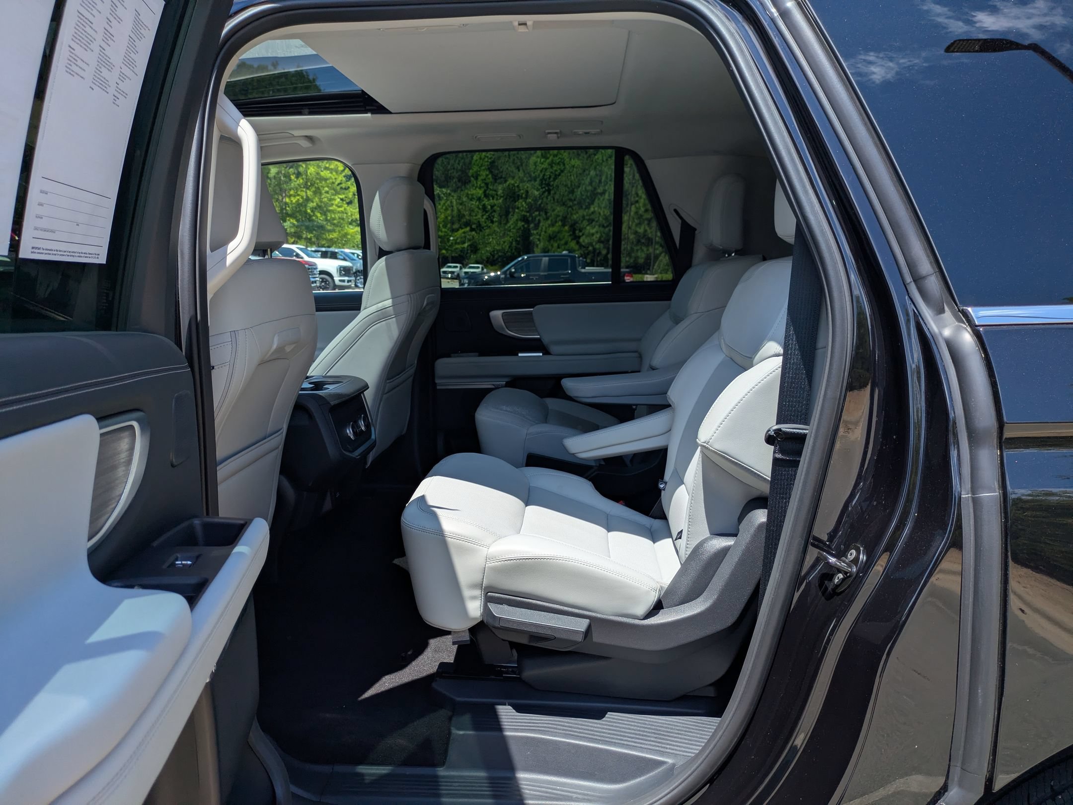 Certified 2025 Ford Expedition Max Platinum w/ Driver's Package AWD/4WD image 27