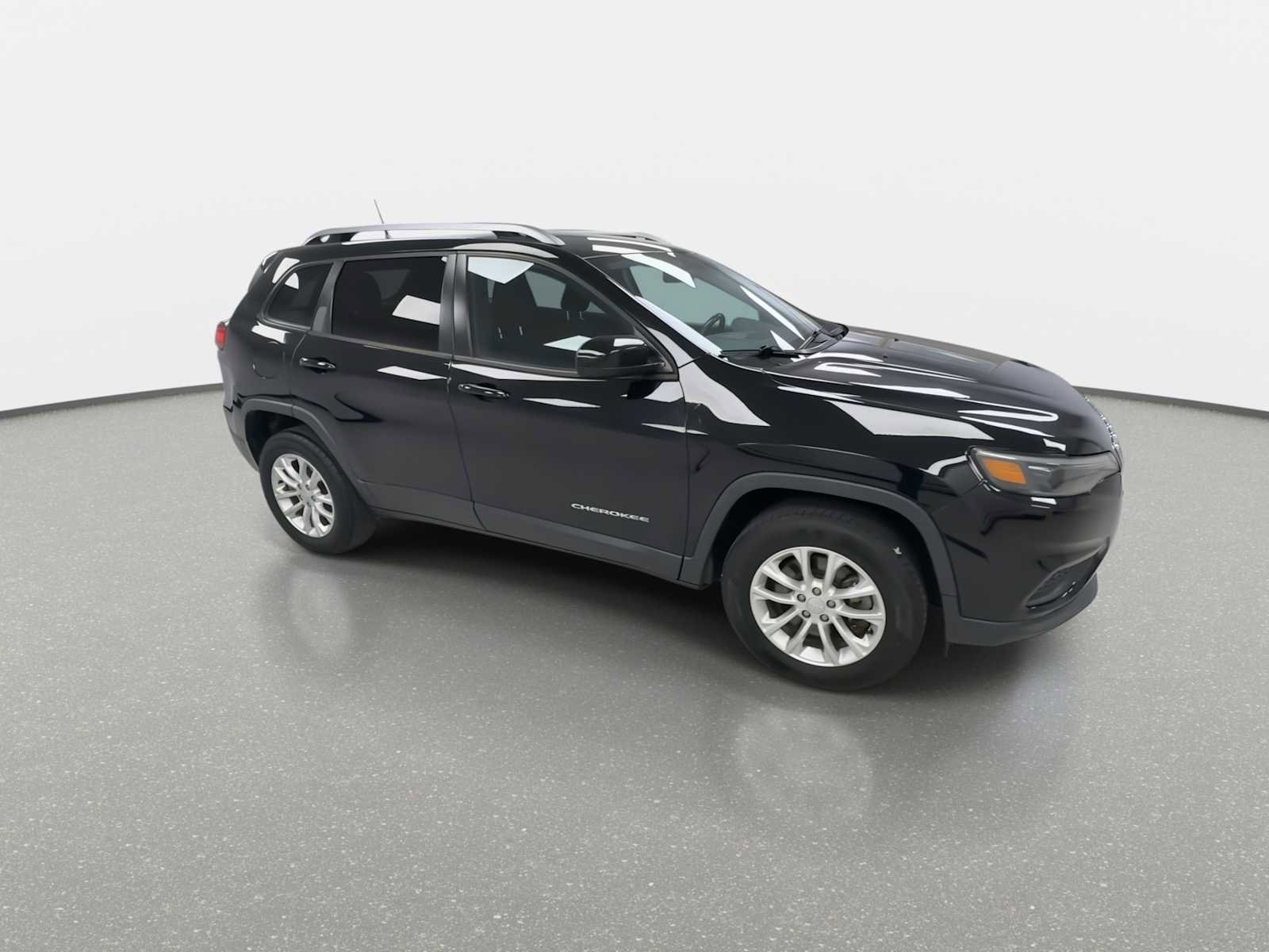 Used 2020 Jeep Cherokee Latitude w/ Cold Weather Group image 2