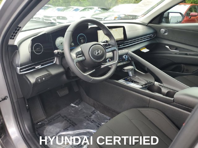 Used 2025 Hyundai Elantra SEL FWD image 8
