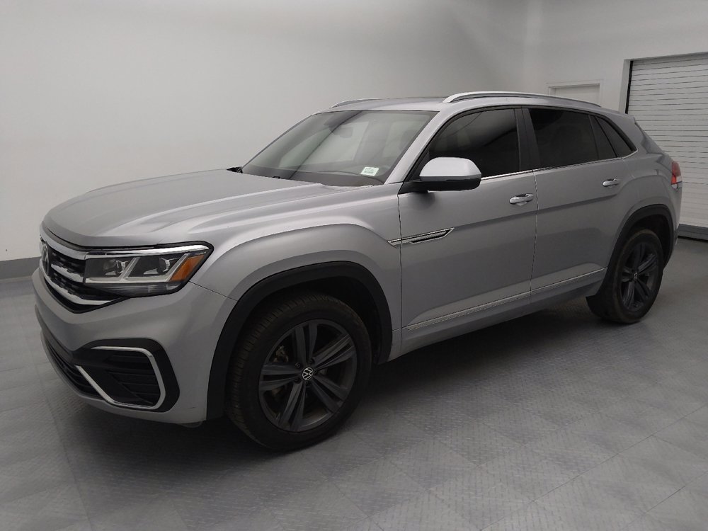 Used 2020 Volkswagen Atlas Cross Sport SE w/ Panoramic Sunroof Package FWD image 2