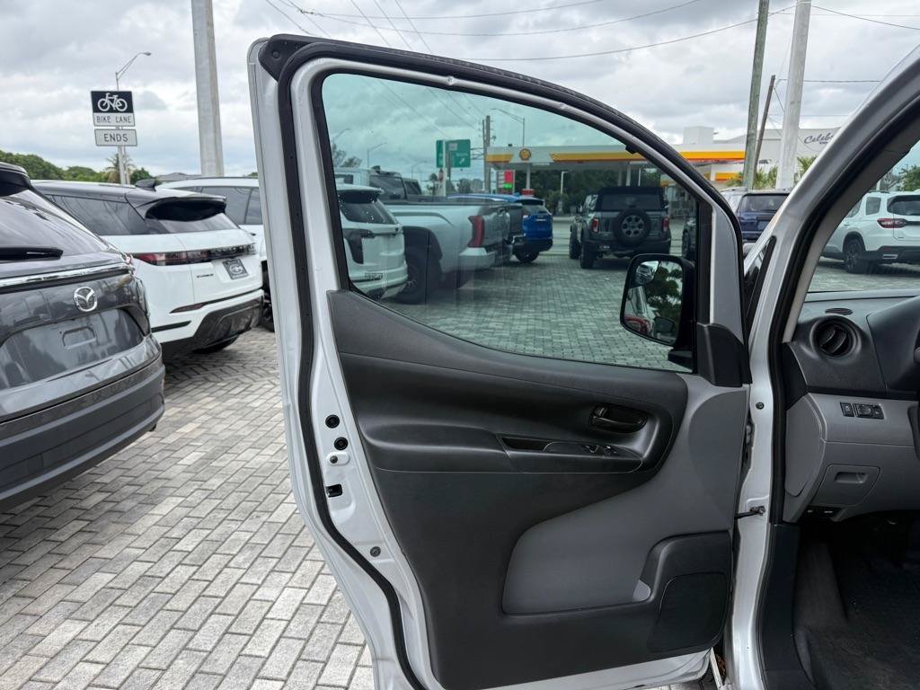Used 2015 Nissan NV200 SV w/ Technology Package FWD image 31