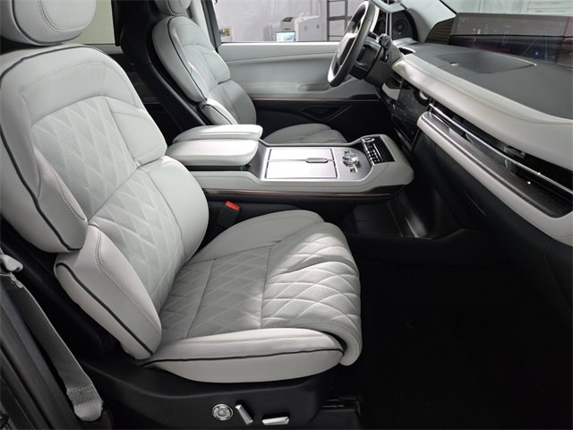 New 2025 Lincoln Navigator L Black Label w/ Black Label Special Edition image 21