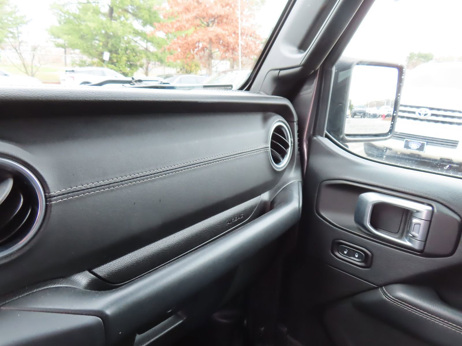 Used 2018 Jeep Wrangler Unlimited Sahara w/ LED Lighting Group image 21