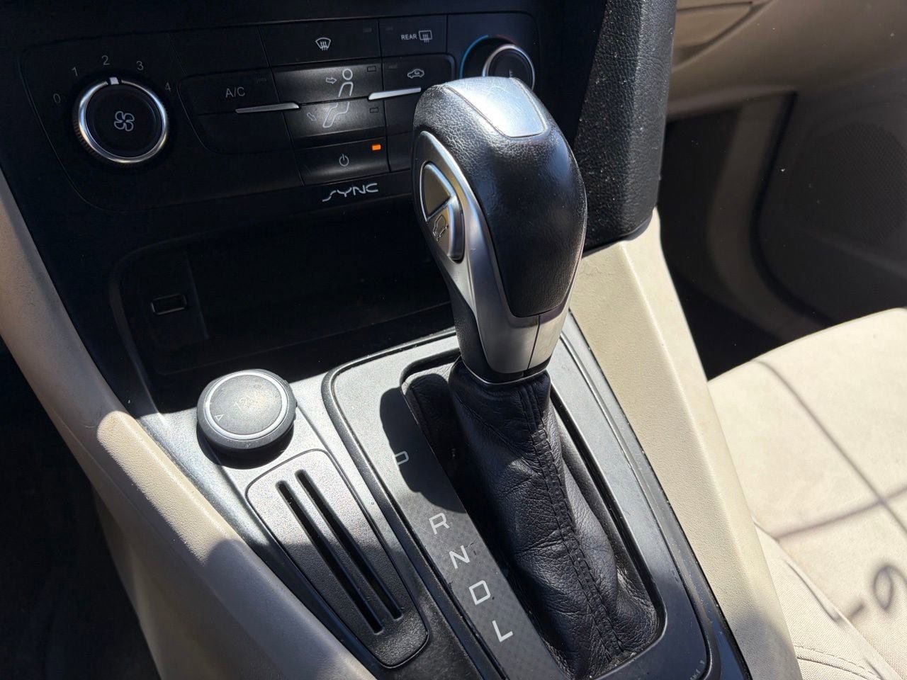 Used 2015 Ford Focus SE FWD image 6