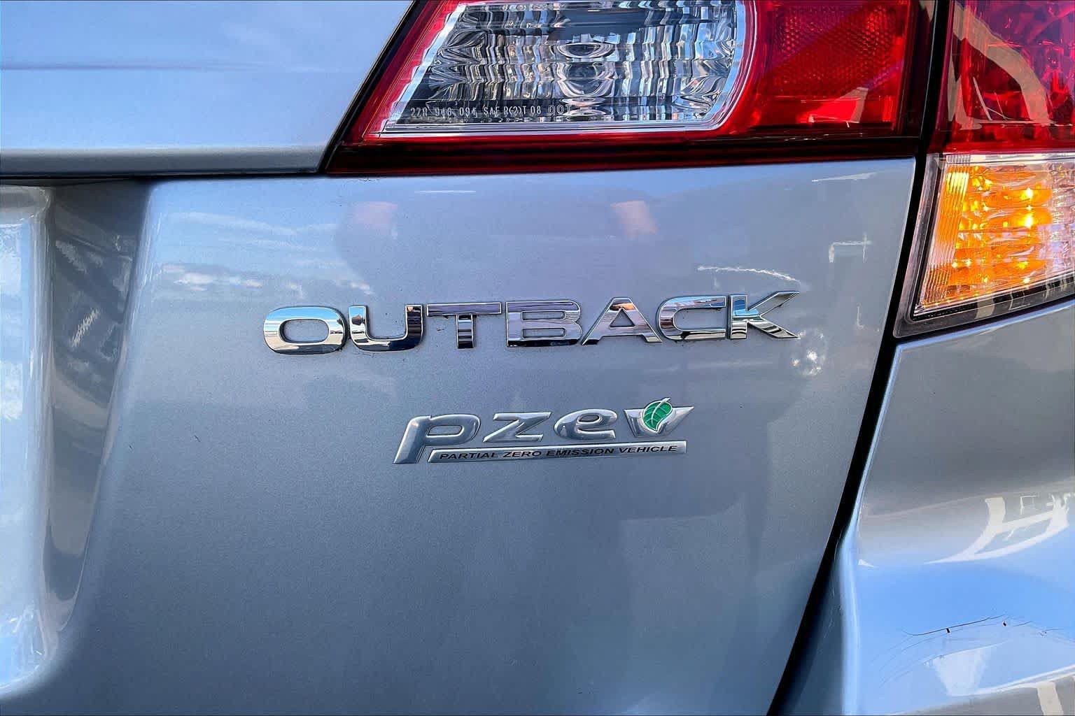 Used 2014 Subaru Outback 2.5i Limited AWD/4WD image 9