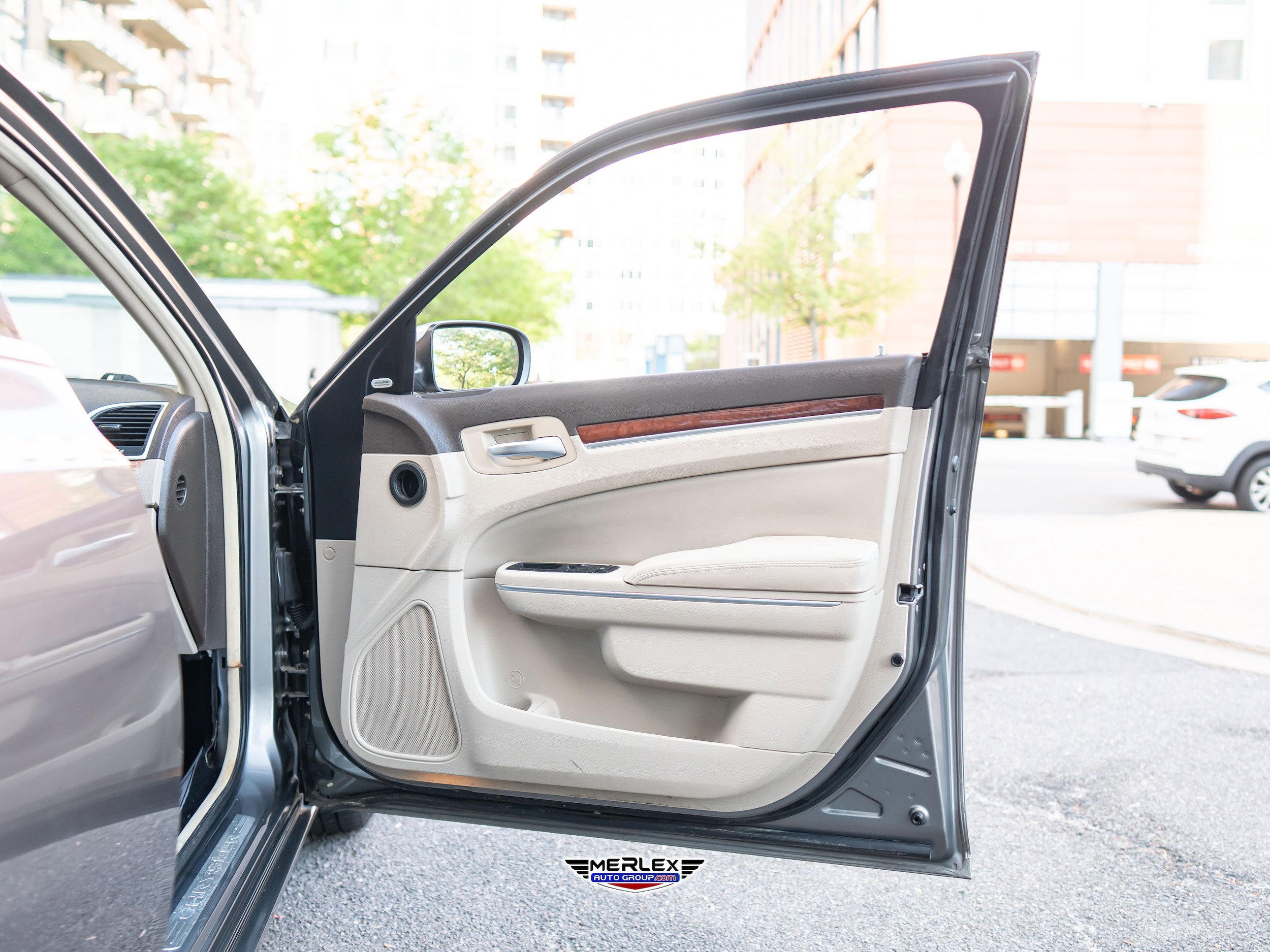 Used 2011 Chrysler 300 Limited w/ Luxury Group RWD image 41