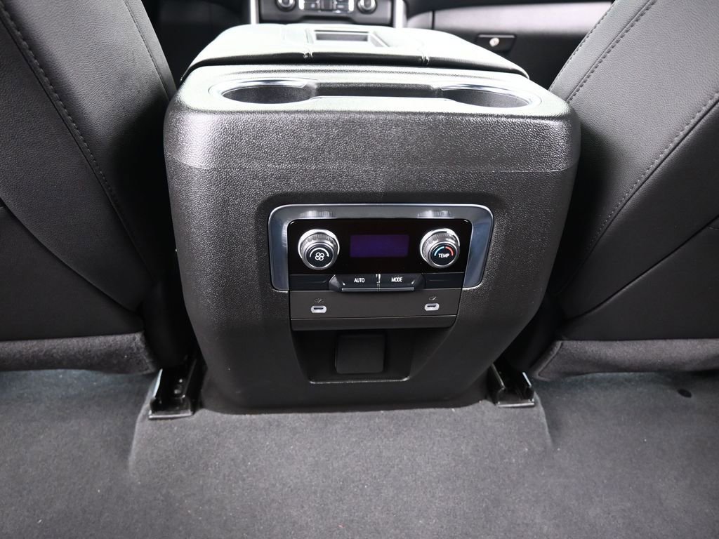 Used 2024 Chevrolet Suburban LT image 40