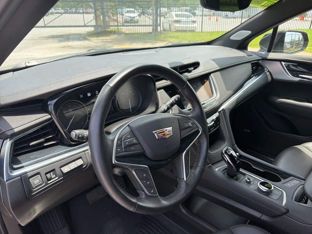 Certified 2025 Cadillac XT5 Premium Luxury w/ Technology Package AWD/4WD image 5