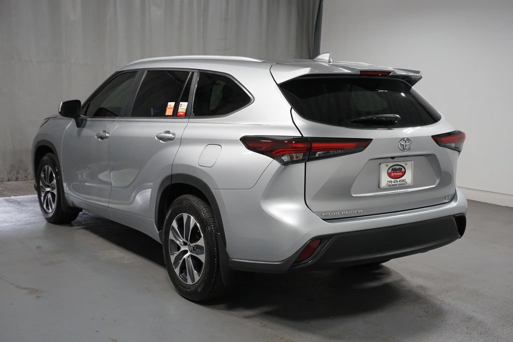 Certified 2024 Toyota Highlander XLE FWD image 6