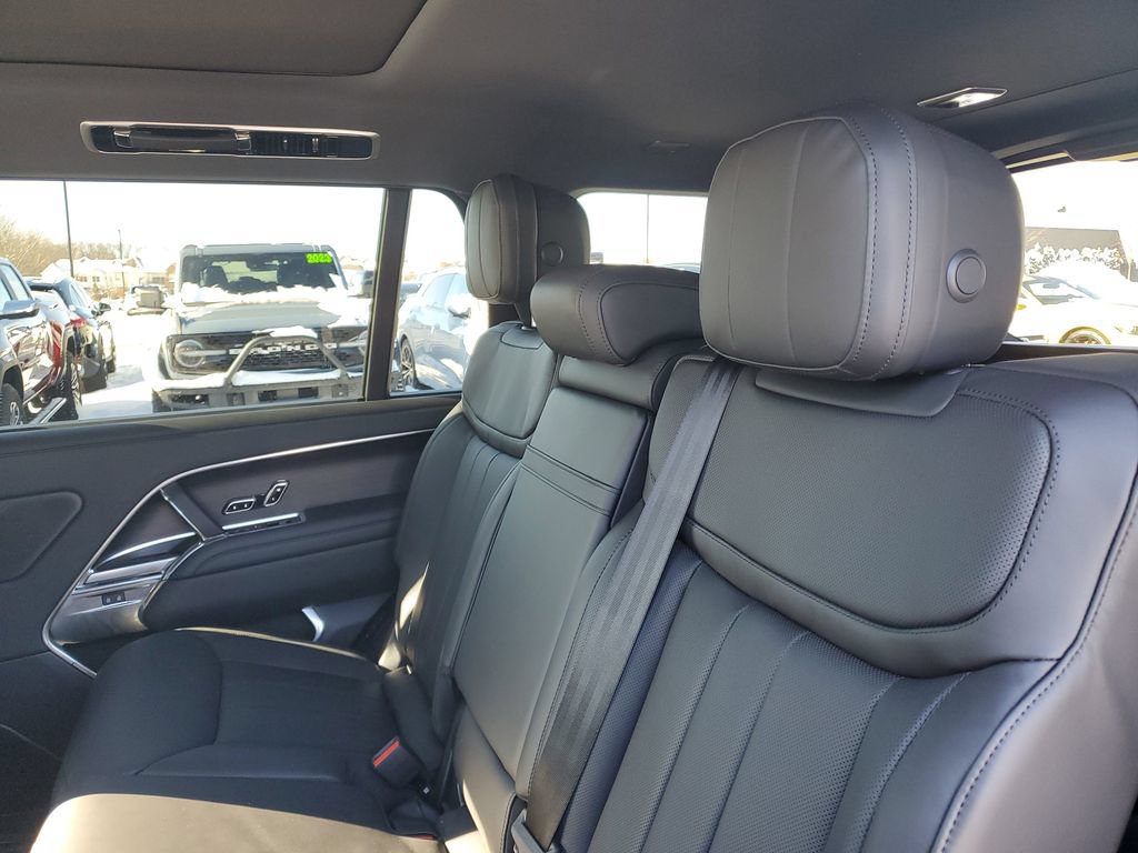 New 2026 Land Rover Range Rover Long Wheelbase SE AWD/4WD image 27