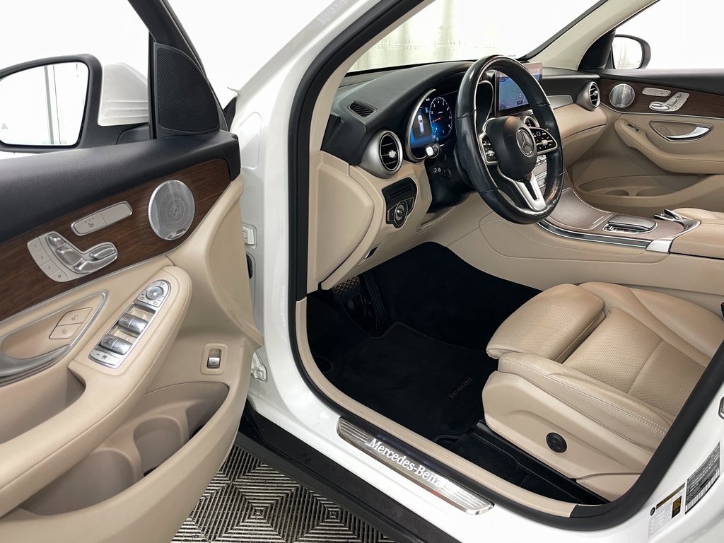 Used 2021 Mercedes-Benz GLC 300 GLC 300 image 24