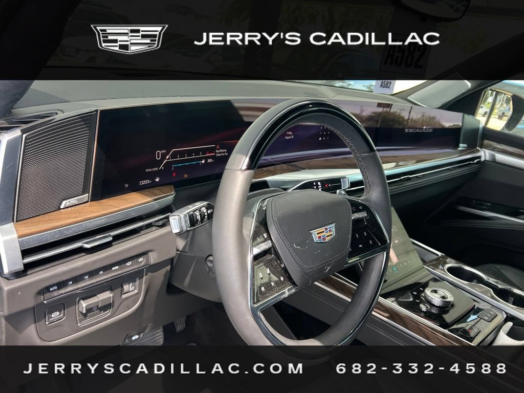 Used 2026 Cadillac Escalade Platinum Sport AWD/4WD image 9
