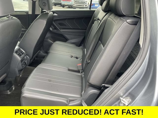 Used 2023 Volkswagen Tiguan SE w/ Panoramic Sunroof Package FWD image 12