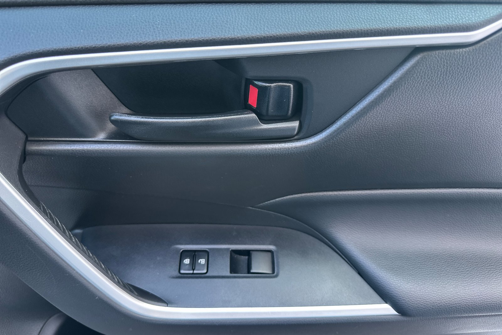 Used 2022 Toyota RAV4 LE image 21