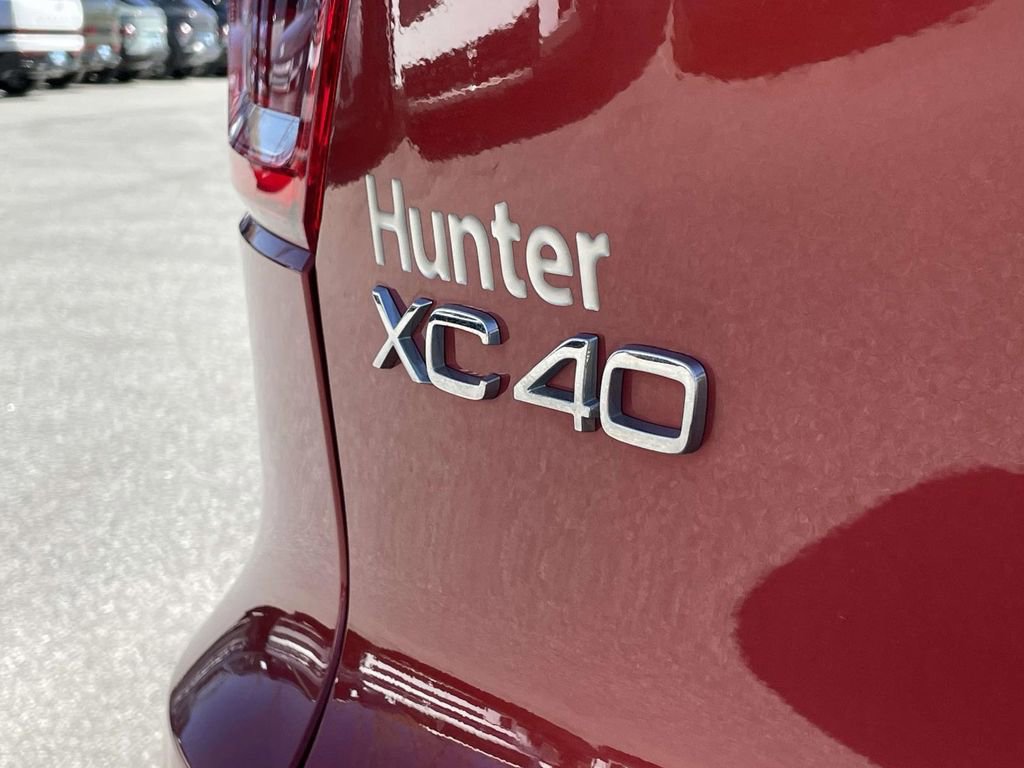 Used 2022 Volvo XC40 T4 R-Design w/ Advanced Package image 26