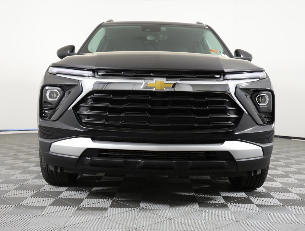 Used 2025 Chevrolet TrailBlazer LT image 2