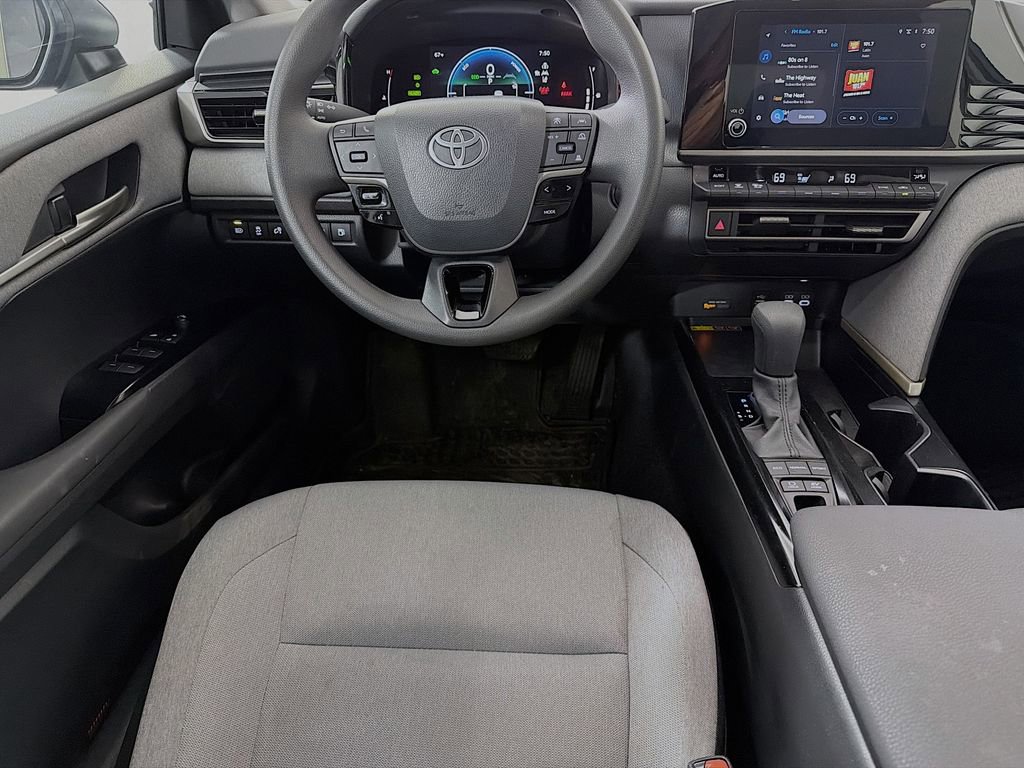 Used 2025 Toyota Camry LE FWD image 24