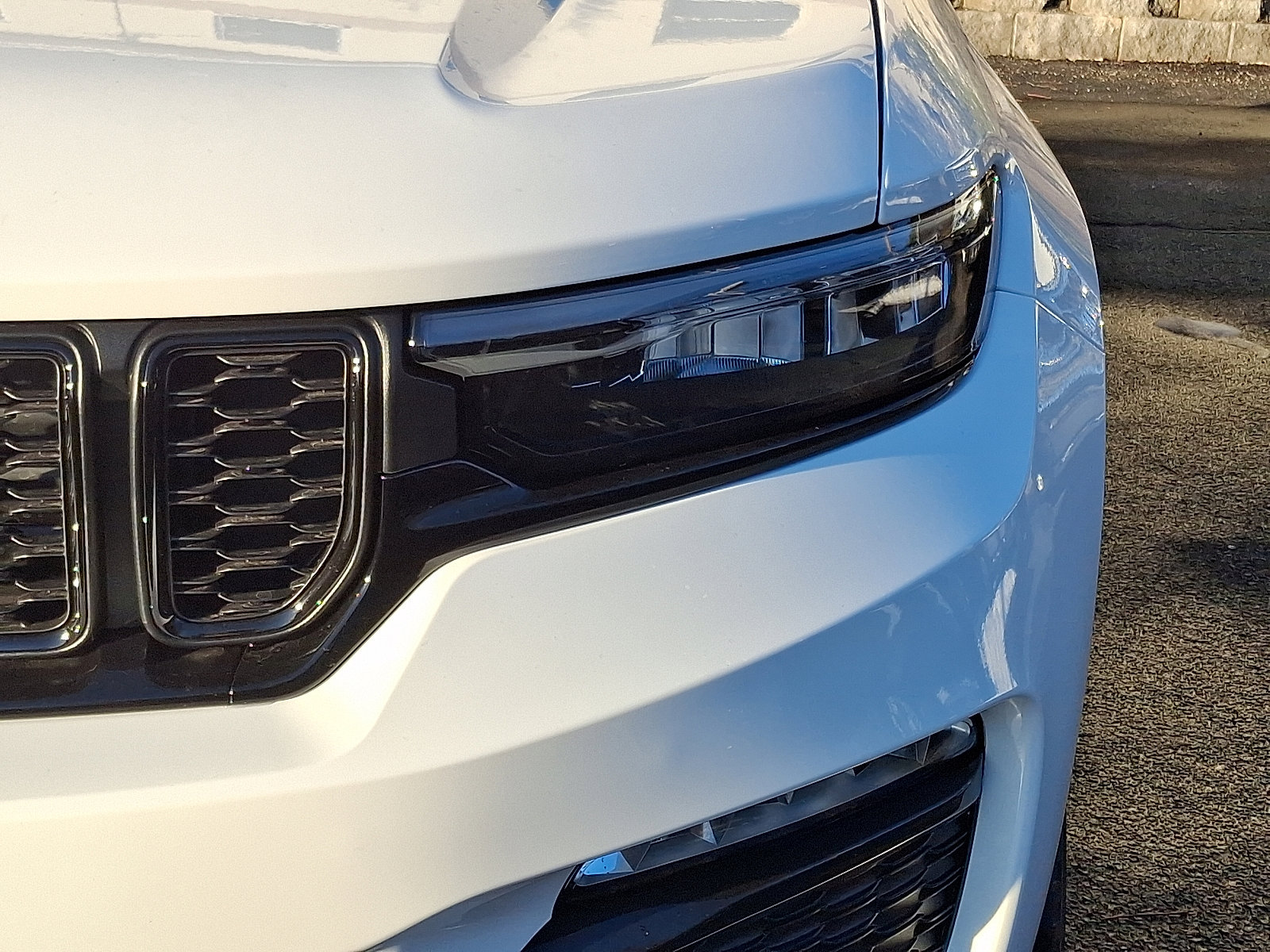 New 2025 Jeep Grand Cherokee Limited w/ Black Appearance Package image 9