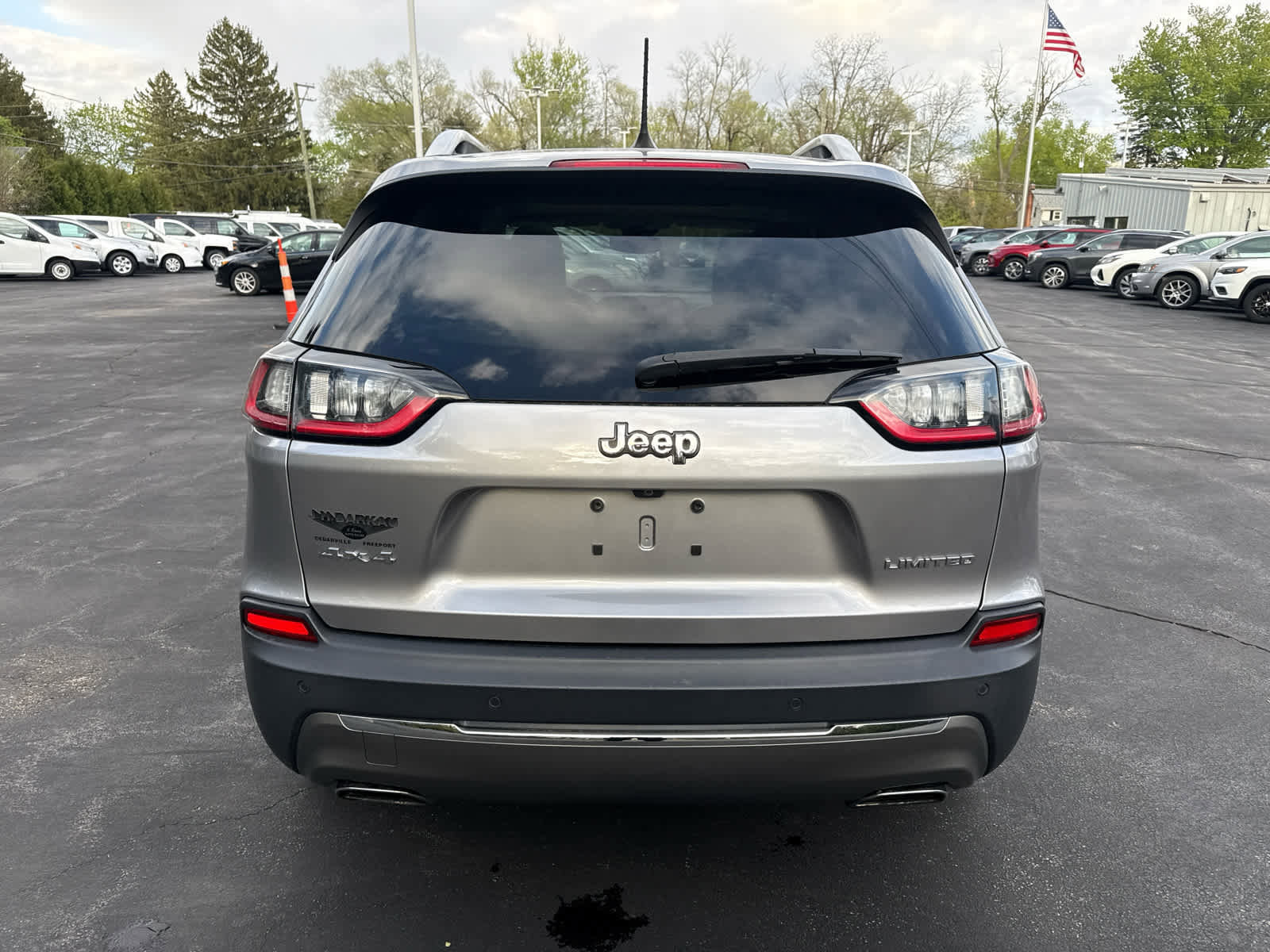 Used 2019 Jeep Cherokee Limited w/ Luxury Group AWD/4WD image 4